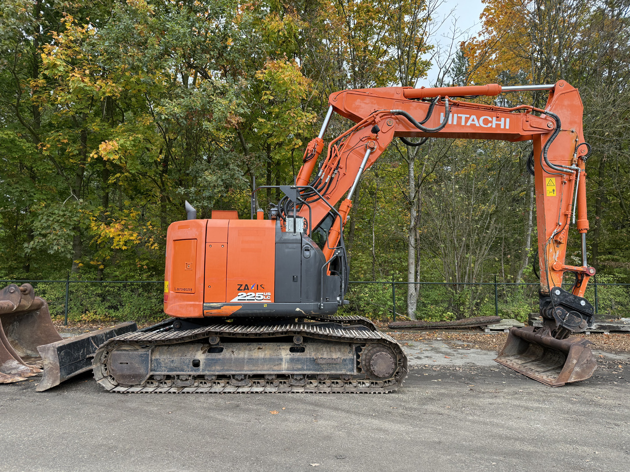 Hitachi ZX225USLC-6 - حفار زاحف: صورة 5 Hitachi ZX225USLC-6 - حفار زاحف: صورة 5
