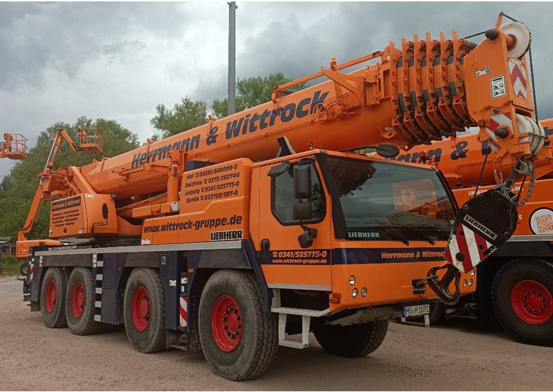 Liebherr LTM 1090-4.2 - رافعة لجميع التضاريس: صورة 1 Liebherr LTM 1090-4.2 - رافعة لجميع التضاريس: صورة 1