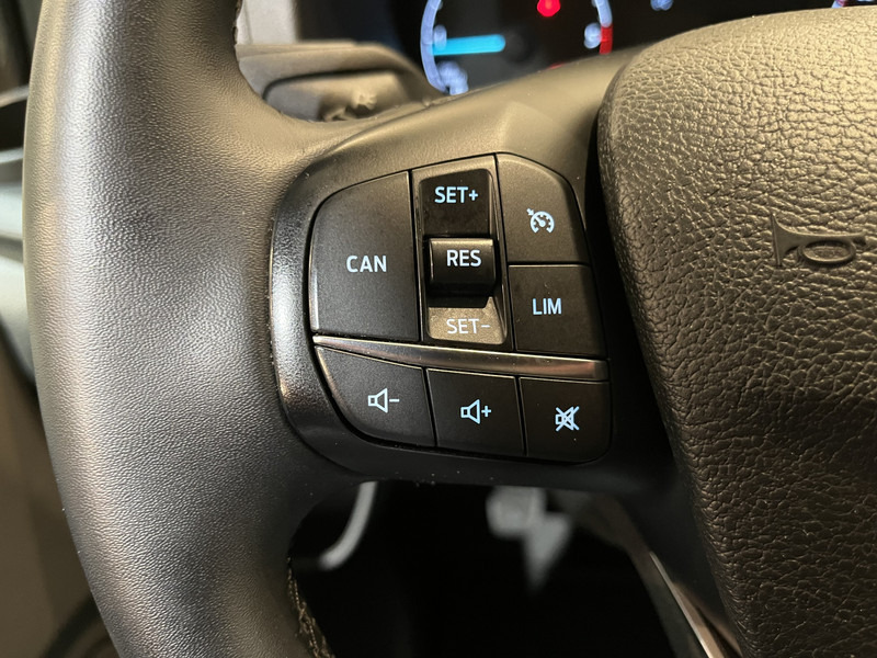 فان المدمجة Ford Transit Custom 2.0 TDCI L2H1 Limited 130 PK / Euro 6 / Airco / Cruise Control / CarPlay / PDC / Navigatie / 3-Zits / 16.200 KM !! / BPM VRIJ !!: صورة 11