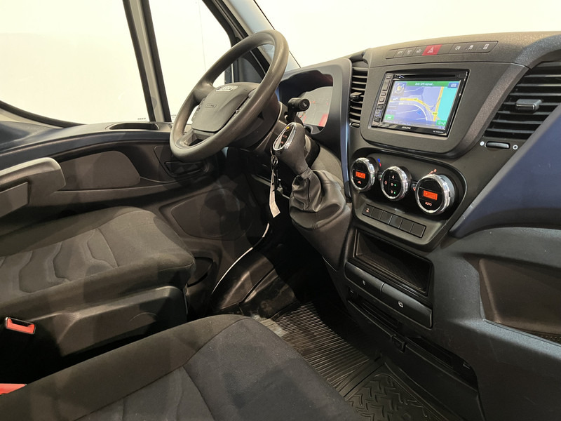Iveco Daily 35S18D 3.0 375 Automaat Open Laadbak / Hiab Kraan / Euro 6 / Trekhaak 3500 KG / Airco / Camera / Navigatie / 3-Zits / 67.000 KM !! - شاحنة توصيل مفتوحة: صورة 3 Iveco Daily 35S18D 3.0 375 Automaat Open Laadbak / Hiab Kraan / Euro 6 / Trekhaak 3500 KG / Airco / Camera / Navigatie / 3-Zits / 67.000 KM !! - شاحنة توصيل مفتوحة: صورة 3