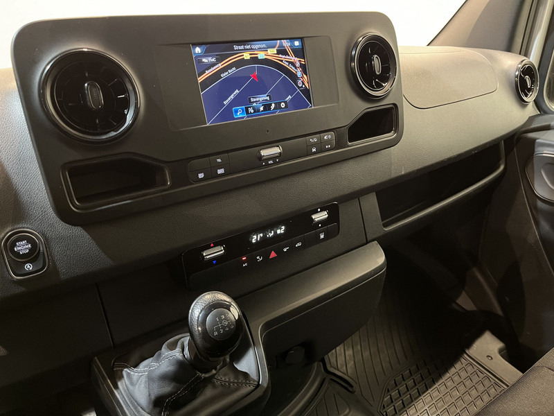 تأجير Mercedes-Benz Sprinter 315 CDI L3 RWD Open Laadbak / Euro 6 / Airco / MBUX / CarPlay / Navigatie / 3-Zits / 75.200 KM !! / BPM VRIJ !! Mercedes-Benz Sprinter 315 CDI L3 RWD Open Laadbak / Euro 6 / Airco / MBUX / CarPlay / Navigatie / 3-Zits / 75.200 KM !! / BPM VRIJ !!: صورة 7