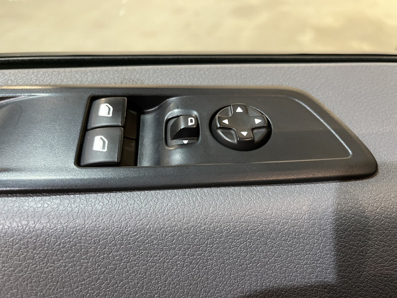 فان المدمجة Peugeot Expert 2.0 BlueHDI Long Premium 180 PK Automaat / Euro 6 / Airco / Cruise Control / Navigatie / CarPlay / Trekhaak / PDC / Imperiaal / 3-Zits 90.000 KM !!: صورة 12