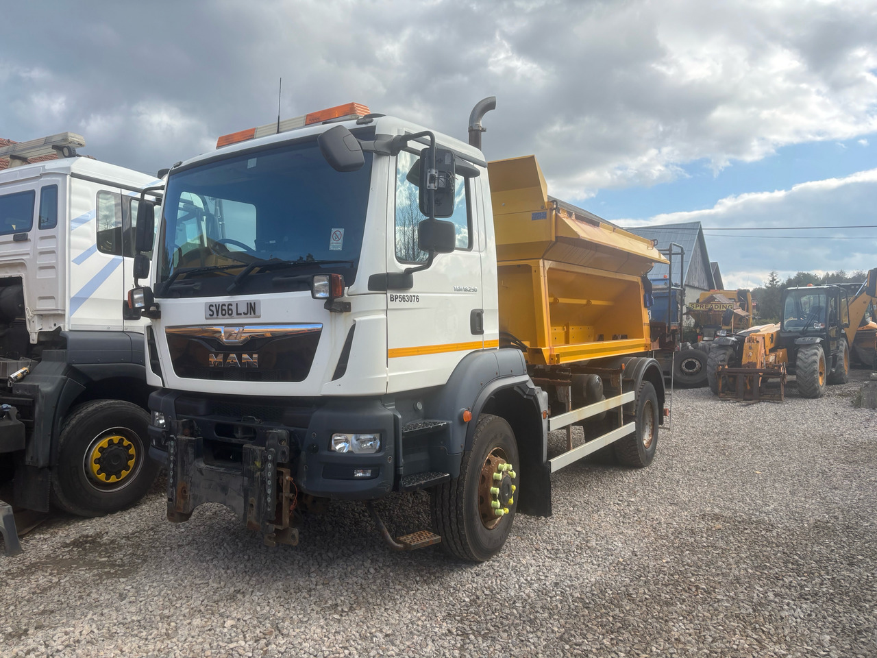 MAN TGM 18.290 4x4BB SPREADER/GRITTER/Plough - جرافة ثلج: صورة 4 MAN TGM 18.290 4x4BB SPREADER/GRITTER/Plough - جرافة ثلج: صورة 4