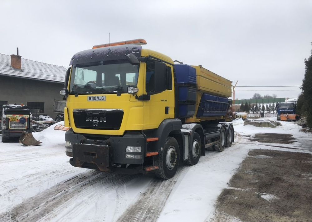 MAN TGS 32.360 8x4 piaskarka solarka schmidt euro5 pług - سيارة خدمات/ سيارة خاصة, شاحنة: صورة 4 MAN TGS 32.360 8x4 piaskarka solarka schmidt euro5 pług - سيارة خدمات/ سيارة خاصة, شاحنة: صورة 4