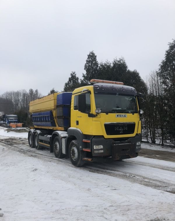 MAN TGS 32.360 8x4 piaskarka solarka schmidt euro5 pług - سيارة خدمات/ سيارة خاصة, شاحنة: صورة 2 MAN TGS 32.360 8x4 piaskarka solarka schmidt euro5 pług - سيارة خدمات/ سيارة خاصة, شاحنة: صورة 2