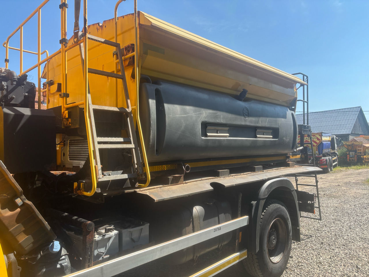 MERCEDES AROCS 1824 4x4BB  GRITTER/SPREADER/PLOUGH - جرافة ثلج: صورة 3 MERCEDES AROCS 1824 4x4BB  GRITTER/SPREADER/PLOUGH - جرافة ثلج: صورة 3