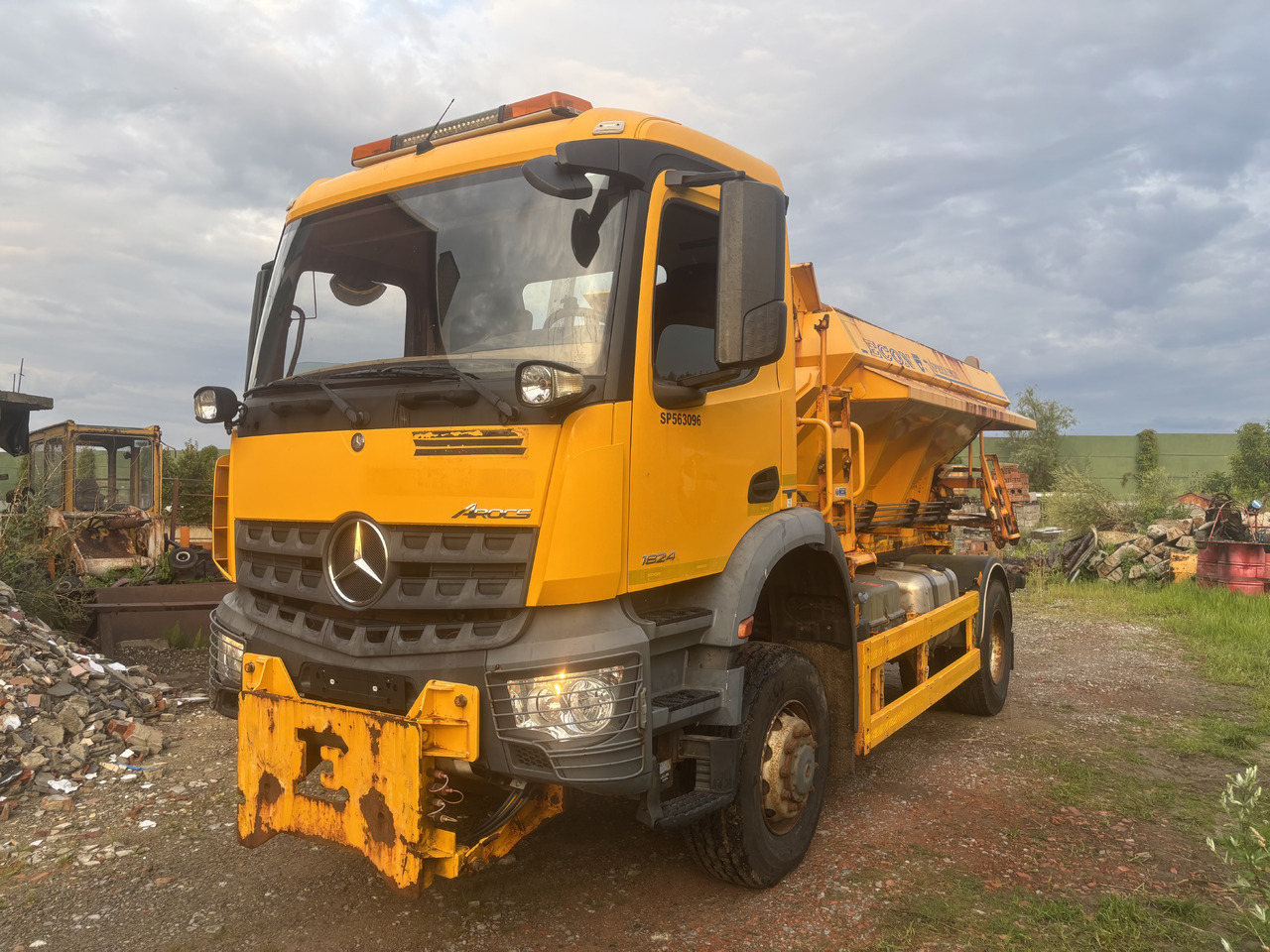Mercedes AROCS 1824 4X4 GRITTER/SPREADER/PLOUGH - جرافة ثلج: صورة 4 Mercedes AROCS 1824 4X4 GRITTER/SPREADER/PLOUGH - جرافة ثلج: صورة 4