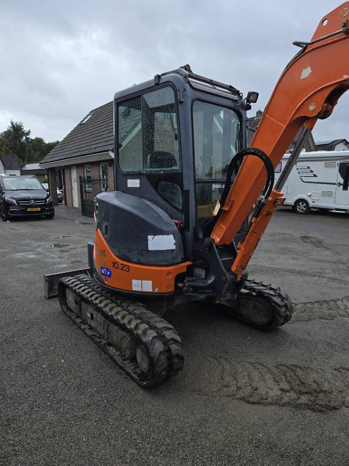 Hitachi ZX 35 U-2 - حفار صغير: صورة 5 Hitachi ZX 35 U-2 - حفار صغير: صورة 5