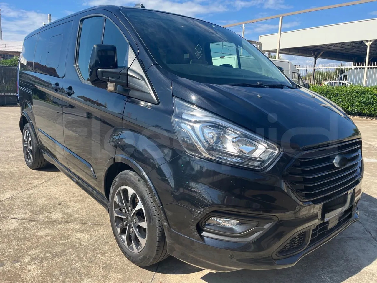 Ford Tourneo Custom - حافلة صغيرة, ميكروباص: صورة 1 Ford Tourneo Custom - حافلة صغيرة, ميكروباص: صورة 1