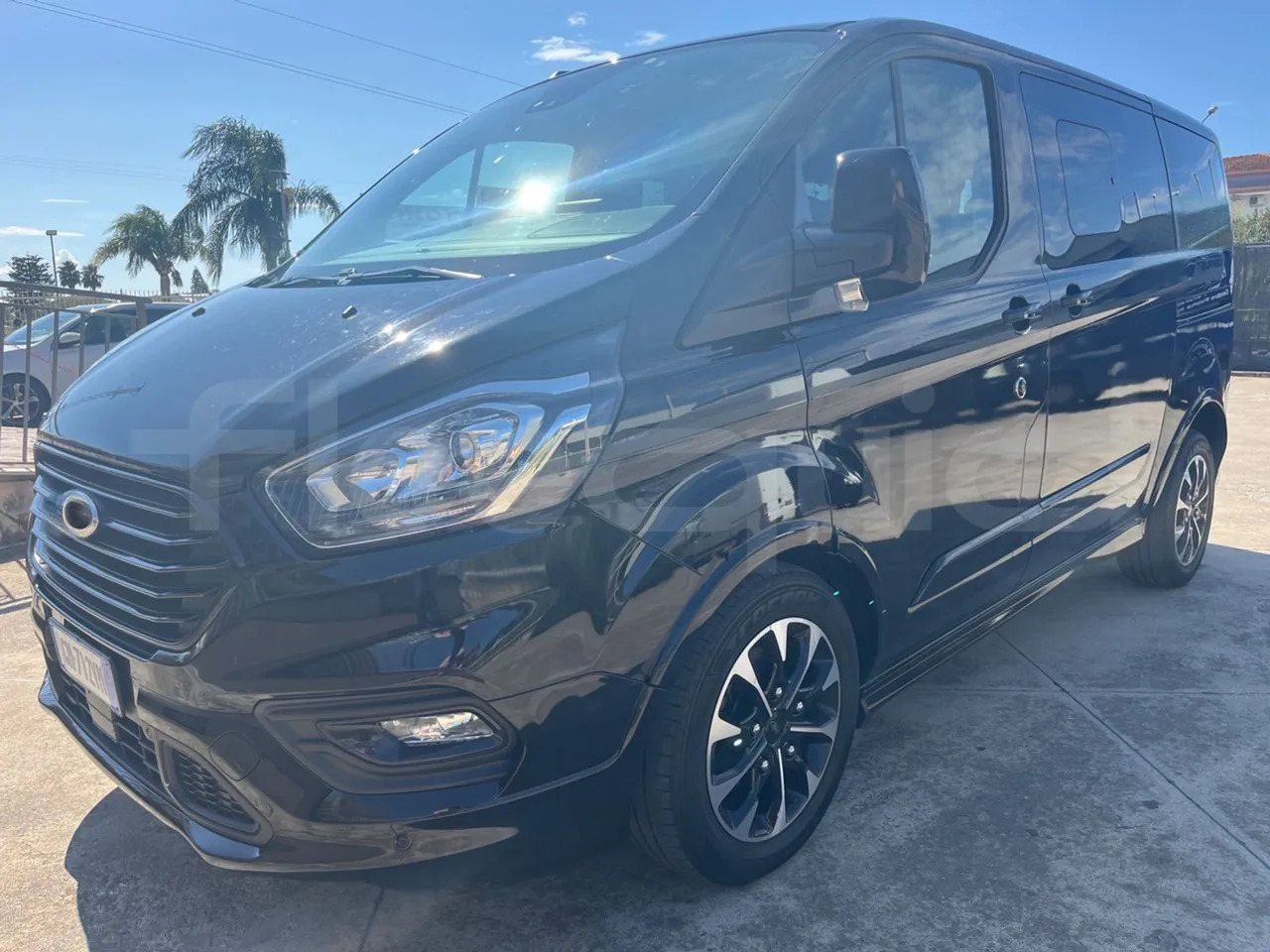 Ford Tourneo Custom - حافلة صغيرة, ميكروباص: صورة 4 Ford Tourneo Custom - حافلة صغيرة, ميكروباص: صورة 4