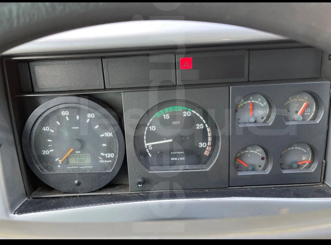 Irisbus Domino Orlandi 2001 - حافلة نقل لمسافات طويلة: صورة 3 Irisbus Domino Orlandi 2001 - حافلة نقل لمسافات طويلة: صورة 3