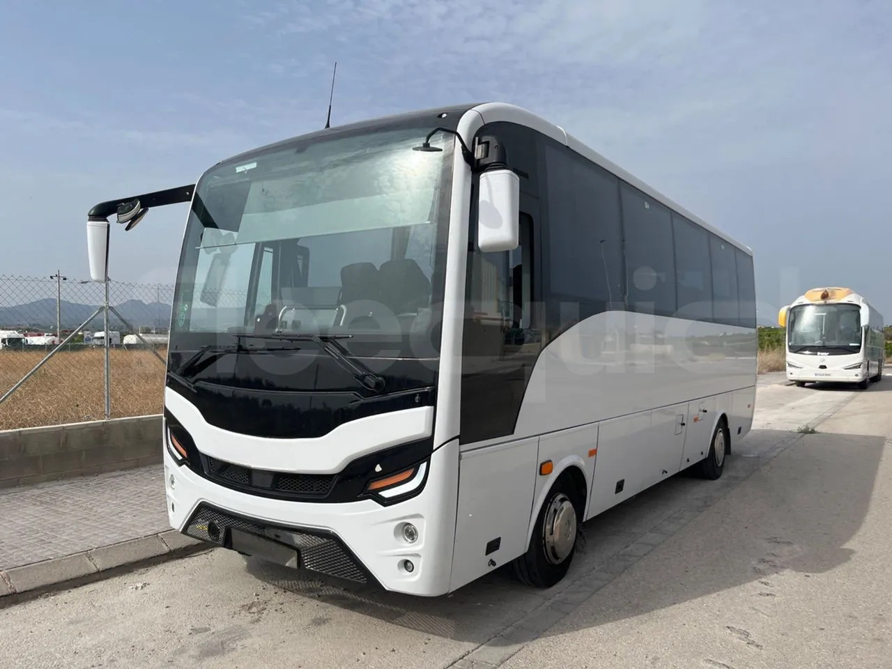 Isuzu Grand Toro - حافلة نقل لمسافات طويلة: صورة 4 Isuzu Grand Toro - حافلة نقل لمسافات طويلة: صورة 4