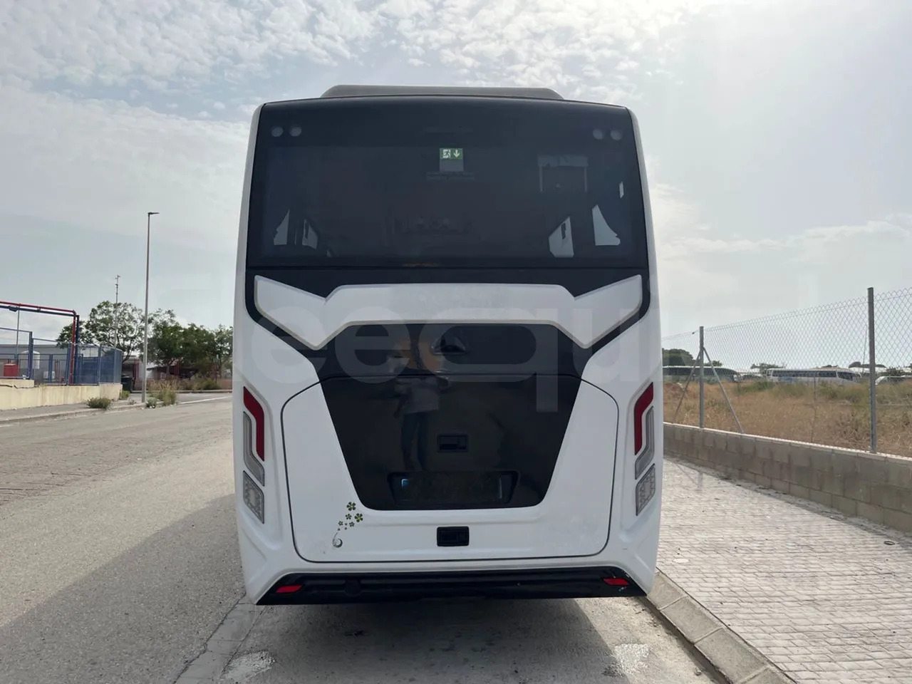 Isuzu Grand Toro - حافلة نقل لمسافات طويلة: صورة 5 Isuzu Grand Toro - حافلة نقل لمسافات طويلة: صورة 5