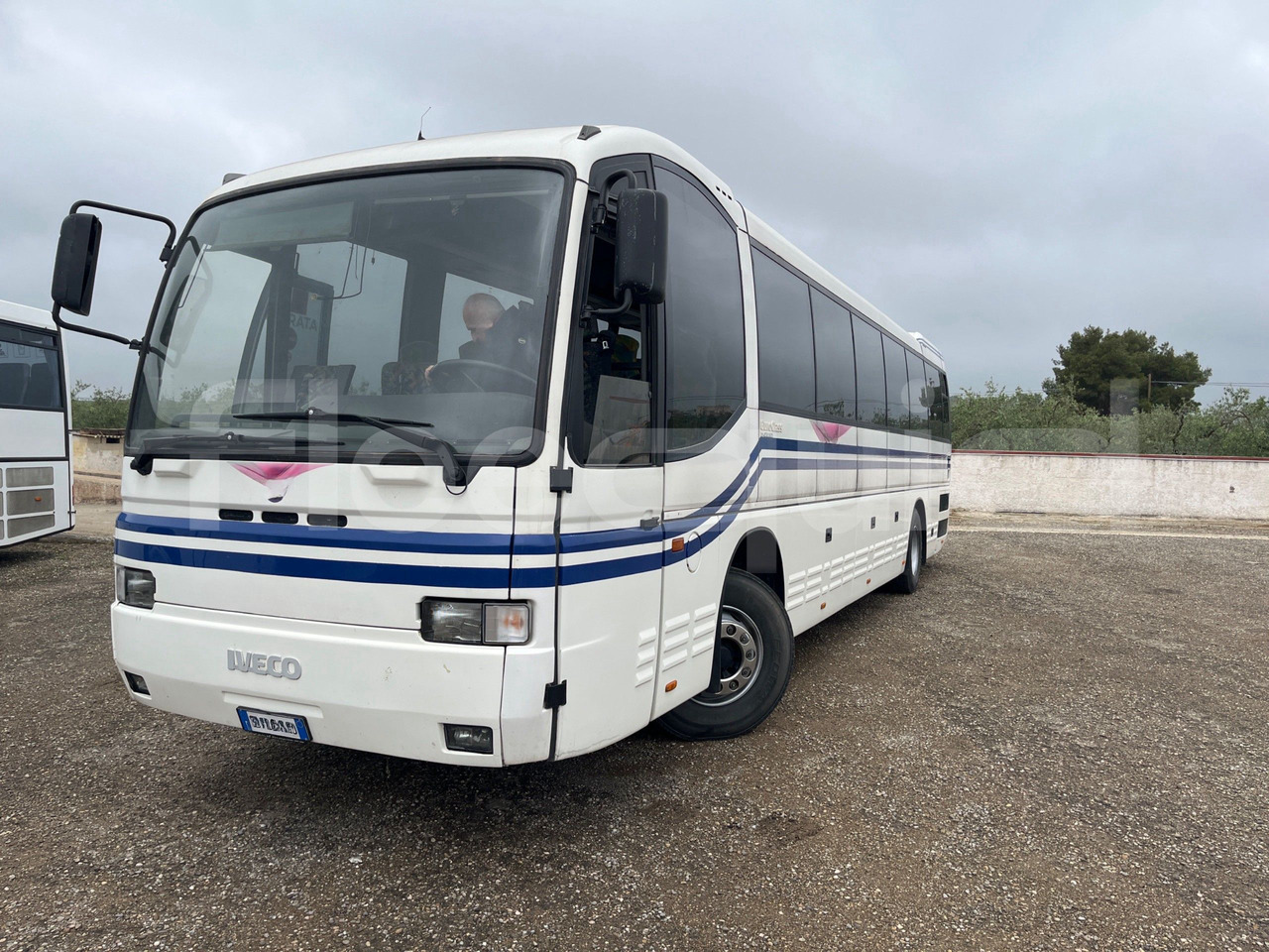 Iveco 380 - حافلة نقل لمسافات طويلة: صورة 4 Iveco 380 - حافلة نقل لمسافات طويلة: صورة 4