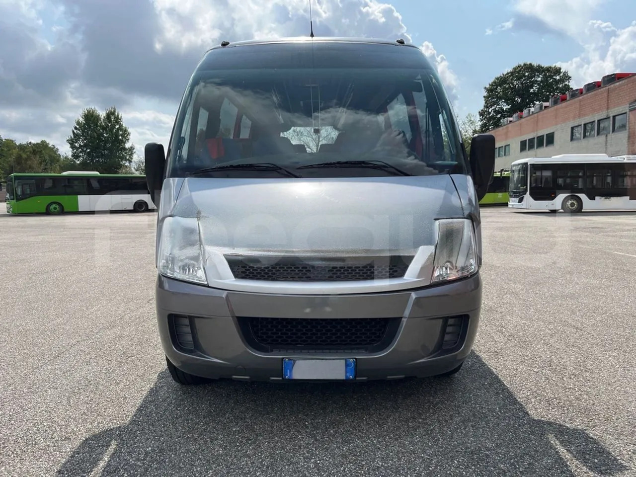 Iveco Daily - حافلة نقل لمسافات طويلة: صورة 2 Iveco Daily - حافلة نقل لمسافات طويلة: صورة 2