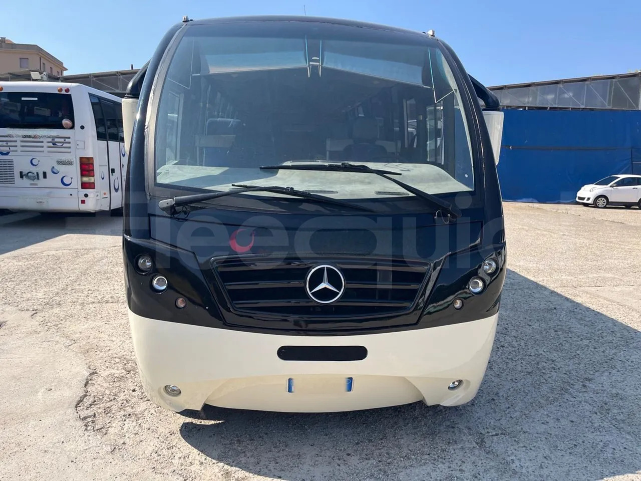 Mercedes-Benz MB 818 S - حافلة نقل لمسافات طويلة: صورة 2 Mercedes-Benz MB 818 S - حافلة نقل لمسافات طويلة: صورة 2