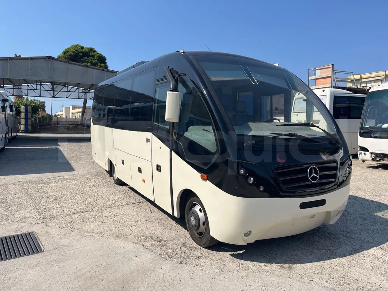 Mercedes-Benz MB 818 S - حافلة نقل لمسافات طويلة: صورة 1 Mercedes-Benz MB 818 S - حافلة نقل لمسافات طويلة: صورة 1