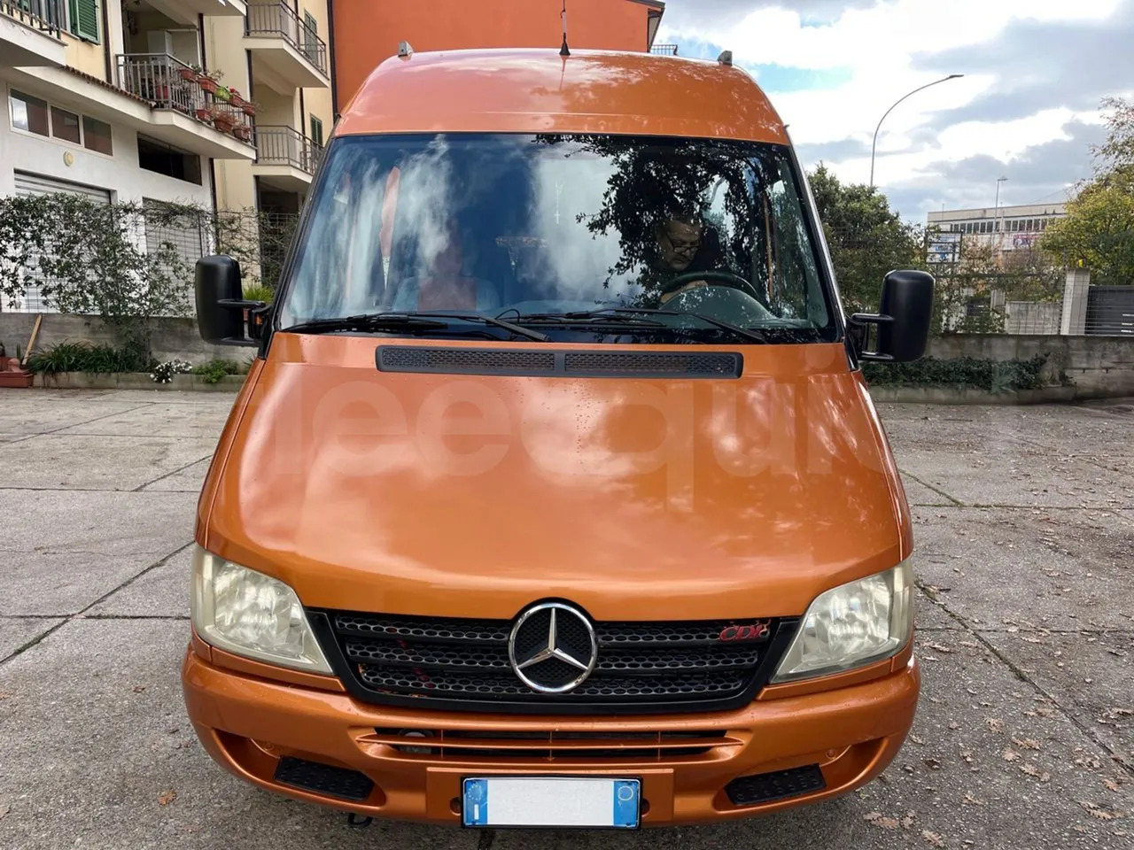 Mercedes-Benz Sprinter - حافلة الضواحي: صورة 2 Mercedes-Benz Sprinter - حافلة الضواحي: صورة 2
