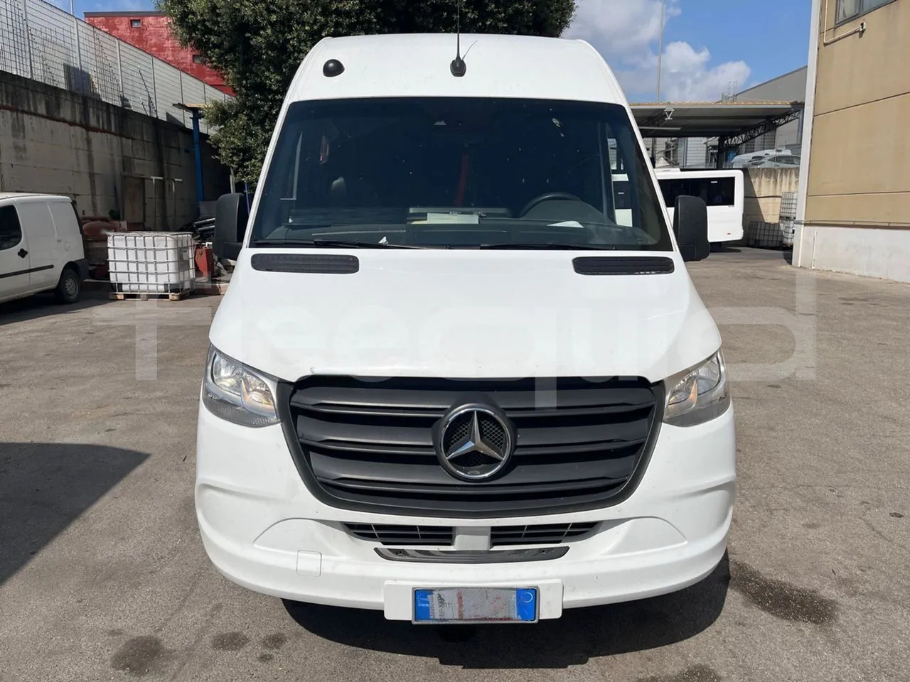 Mercedes-Benz Sprinter - حافلة نقل لمسافات طويلة: صورة 2 Mercedes-Benz Sprinter - حافلة نقل لمسافات طويلة: صورة 2