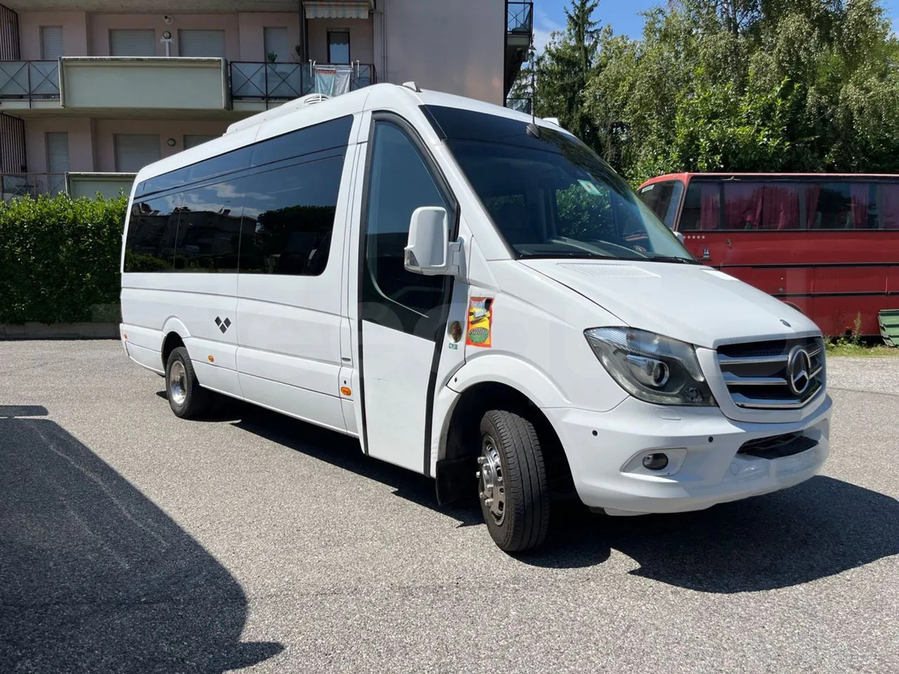 Mercedes-Benz Sprinter - حافلة الضواحي: صورة 1 Mercedes-Benz Sprinter - حافلة الضواحي: صورة 1
