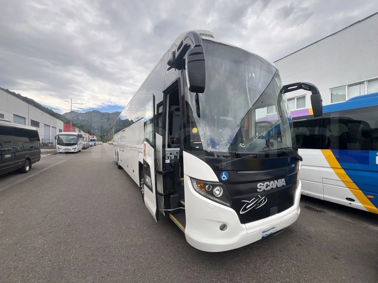 Scania Touring HD - حافلة نقل لمسافات طويلة: صورة 1 Scania Touring HD - حافلة نقل لمسافات طويلة: صورة 1