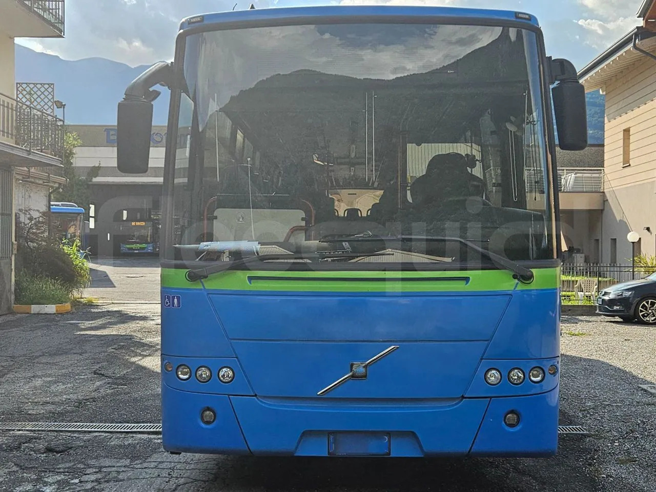 Volvo 8700B12B - حافلة الضواحي: صورة 2 Volvo 8700B12B - حافلة الضواحي: صورة 2