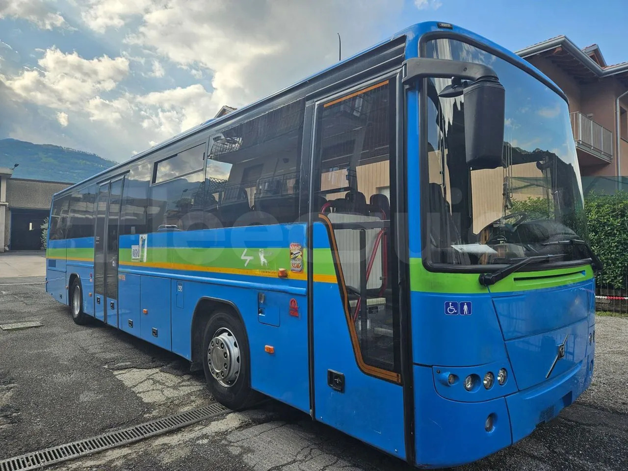 Volvo 8700B12B - حافلة الضواحي: صورة 1 Volvo 8700B12B - حافلة الضواحي: صورة 1