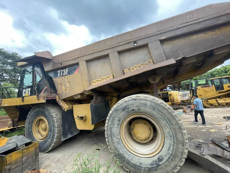 Caterpillar Cat 773f - شاحنة قلابة صلبة/ شاحنة صخور: صورة 1 Caterpillar Cat 773f - شاحنة قلابة صلبة/ شاحنة صخور: صورة 1