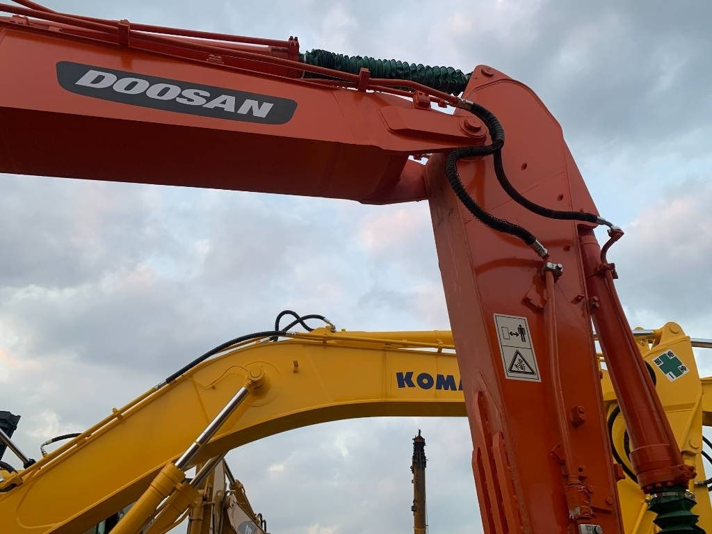 Doosan DX 225 LC - حفار زاحف: صورة 3 Doosan DX 225 LC - حفار زاحف: صورة 3