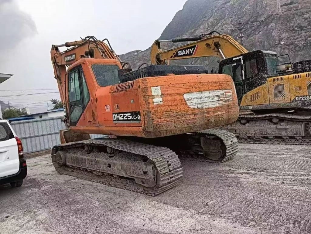 Doosan DX 225 - حفار زاحف: صورة 1 Doosan DX 225 - حفار زاحف: صورة 1