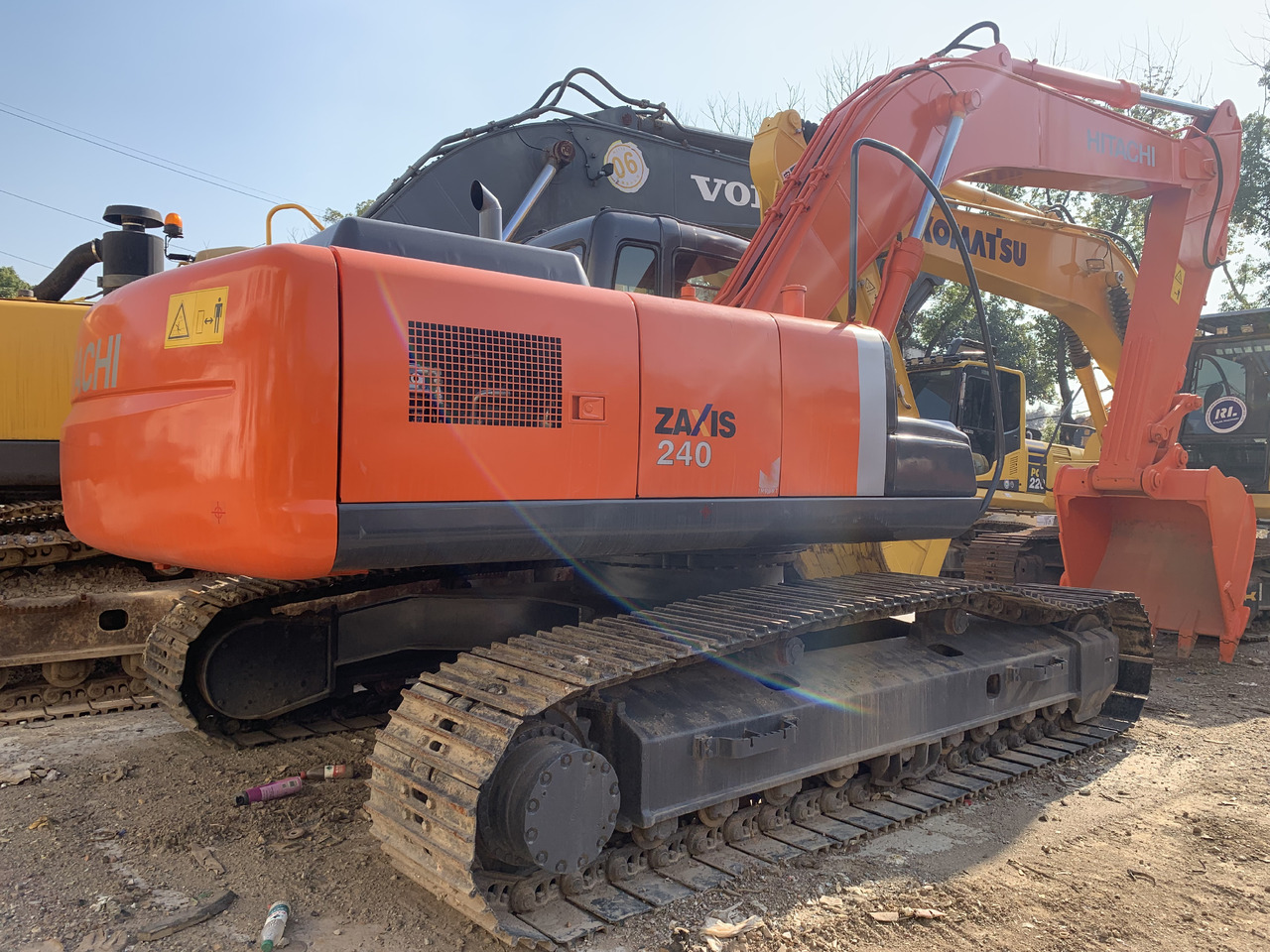 HITACHI ZAXIS240 - حفار ذو عجلات: صورة 2 HITACHI ZAXIS240 - حفار ذو عجلات: صورة 2