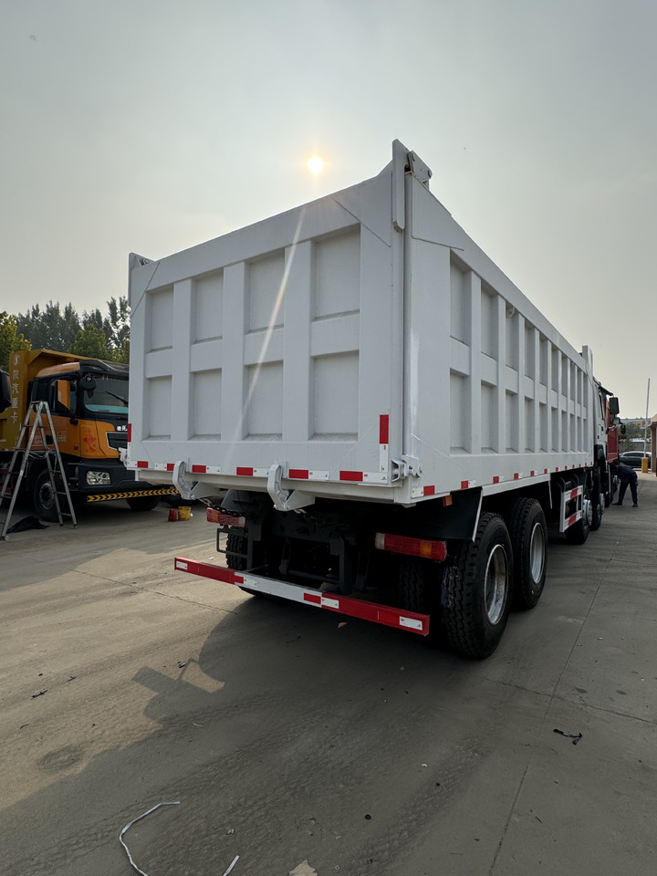 HOWO 8x4 - شاحنة قلاب التعدين: صورة 4 HOWO 8x4 - شاحنة قلاب التعدين: صورة 4