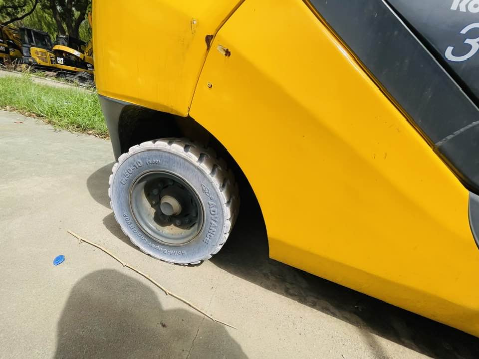 Komatsu 30 series - رافعة شوكية تعمل بالغاز: صورة 2 Komatsu 30 series - رافعة شوكية تعمل بالغاز: صورة 2