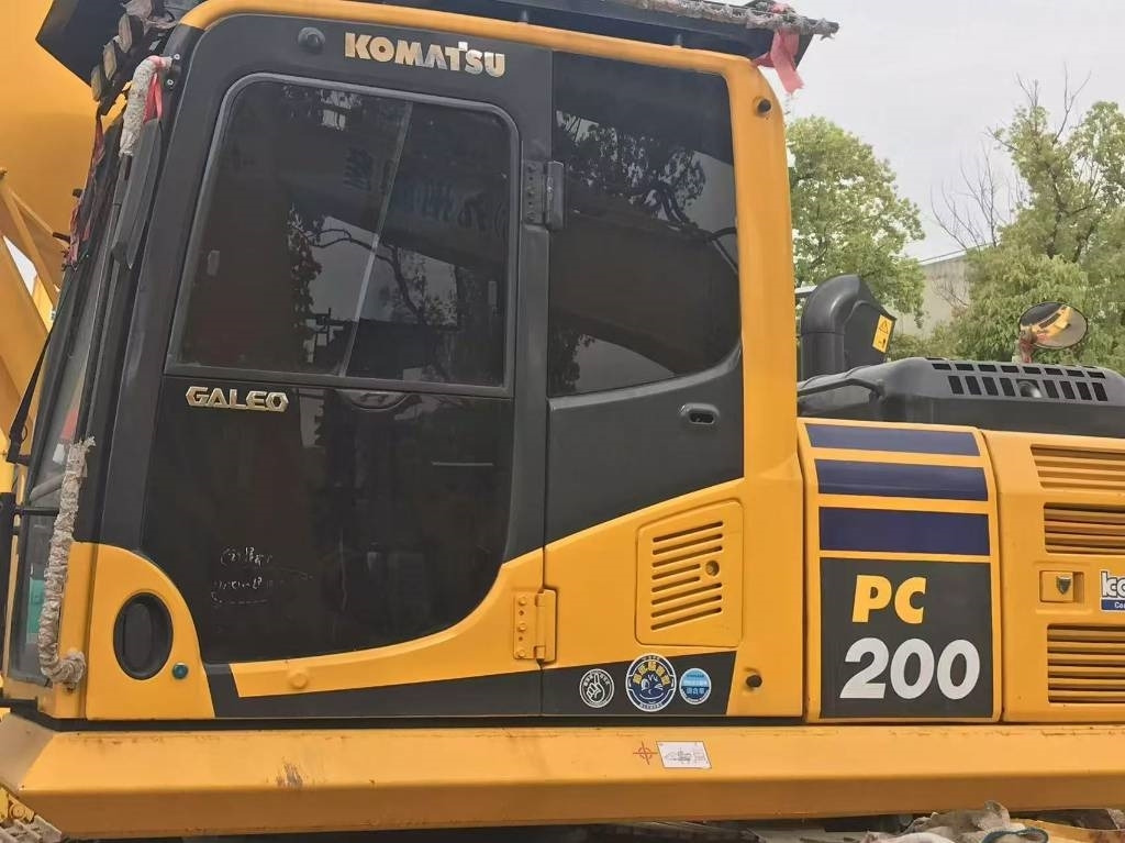 Komatsu PC 200-8 - حفار زاحف: صورة 3 Komatsu PC 200-8 - حفار زاحف: صورة 3