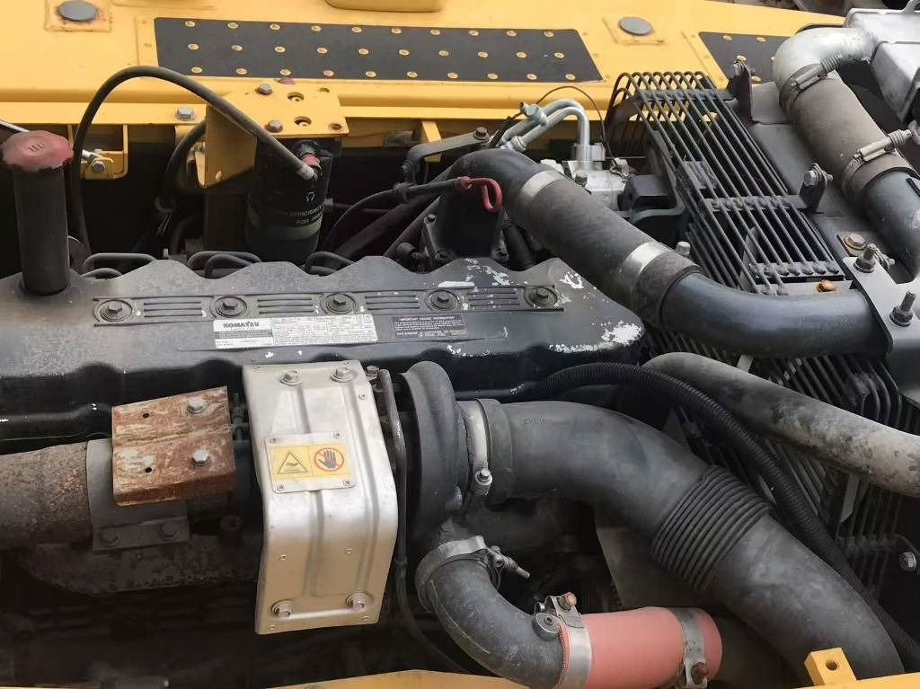 Komatsu PC 200-8 - حفار زاحف: صورة 5 Komatsu PC 200-8 - حفار زاحف: صورة 5