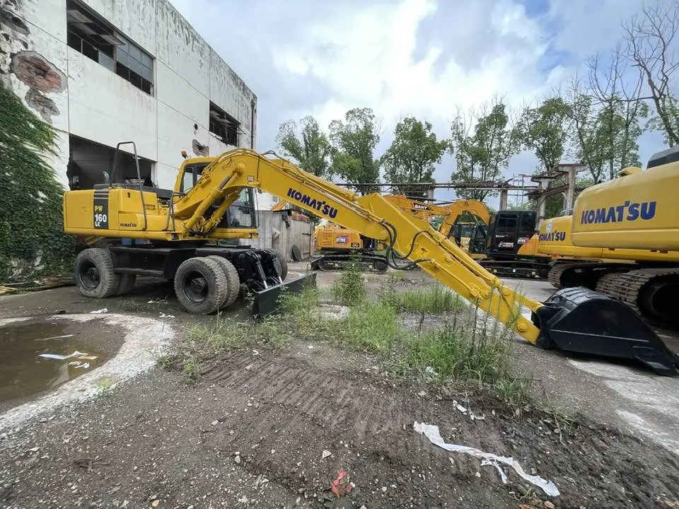 Komatsu PW160-11 - حفار ذو عجلات: صورة 1 Komatsu PW160-11 - حفار ذو عجلات: صورة 1