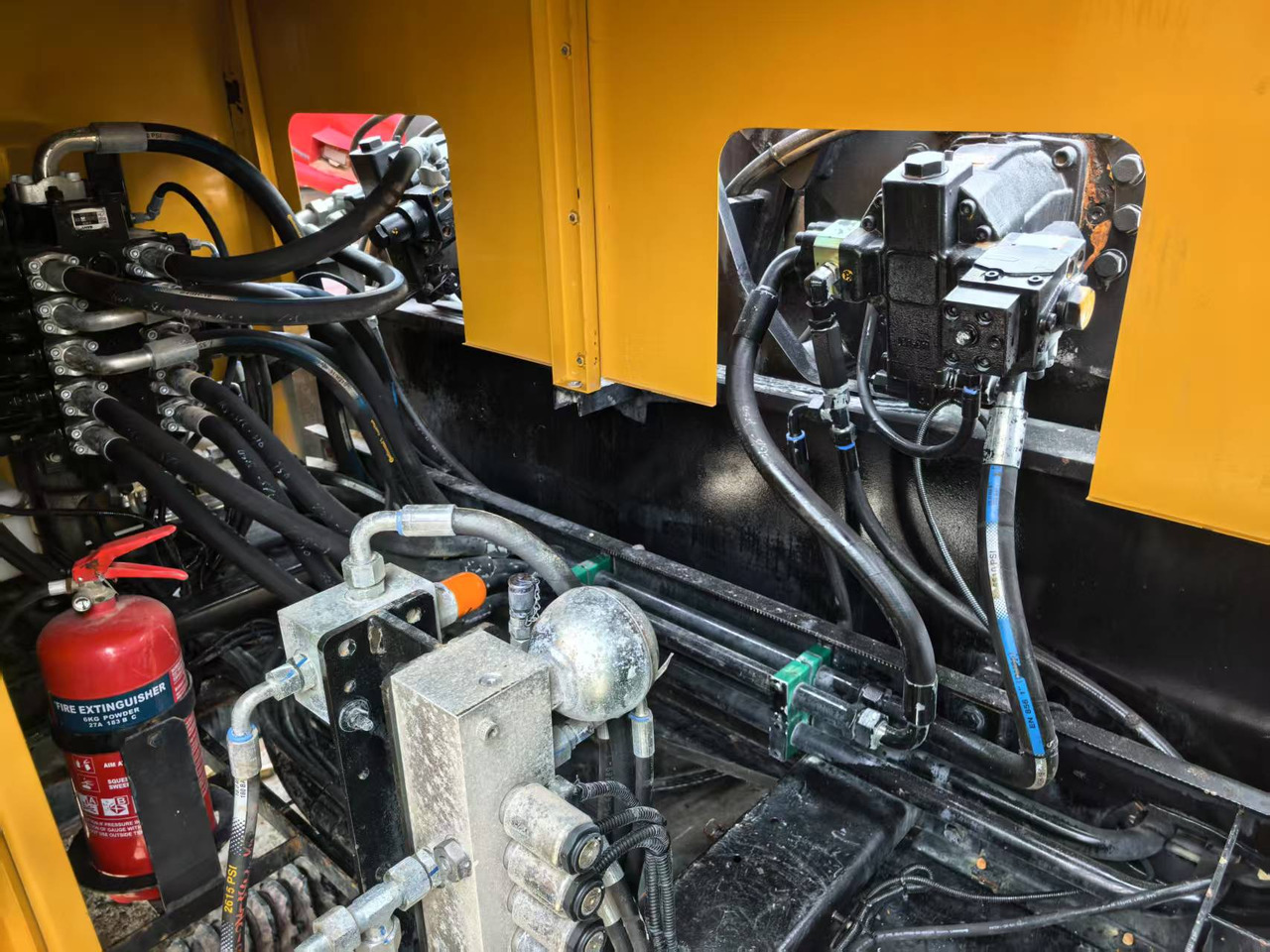 SANY SCC1000A-6 - رافعة زاحفة: صورة 3 SANY SCC1000A-6 - رافعة زاحفة: صورة 3