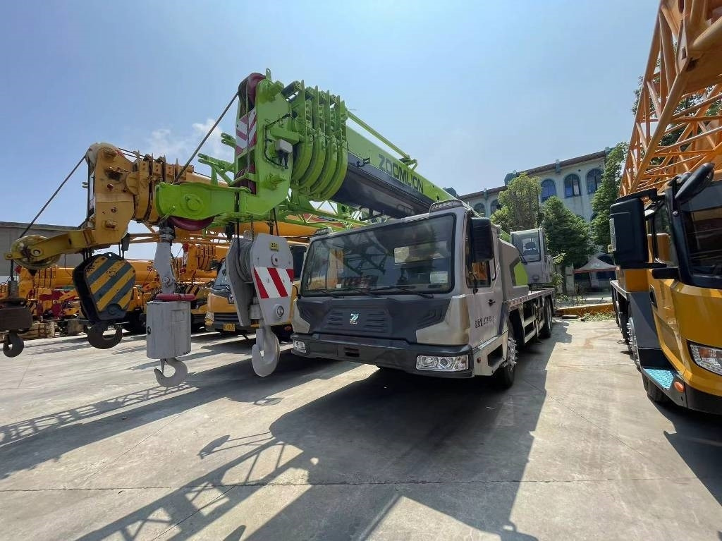 Zoomlion ZCT251V - رافعة لجميع التضاريس: صورة 1 Zoomlion ZCT251V - رافعة لجميع التضاريس: صورة 1