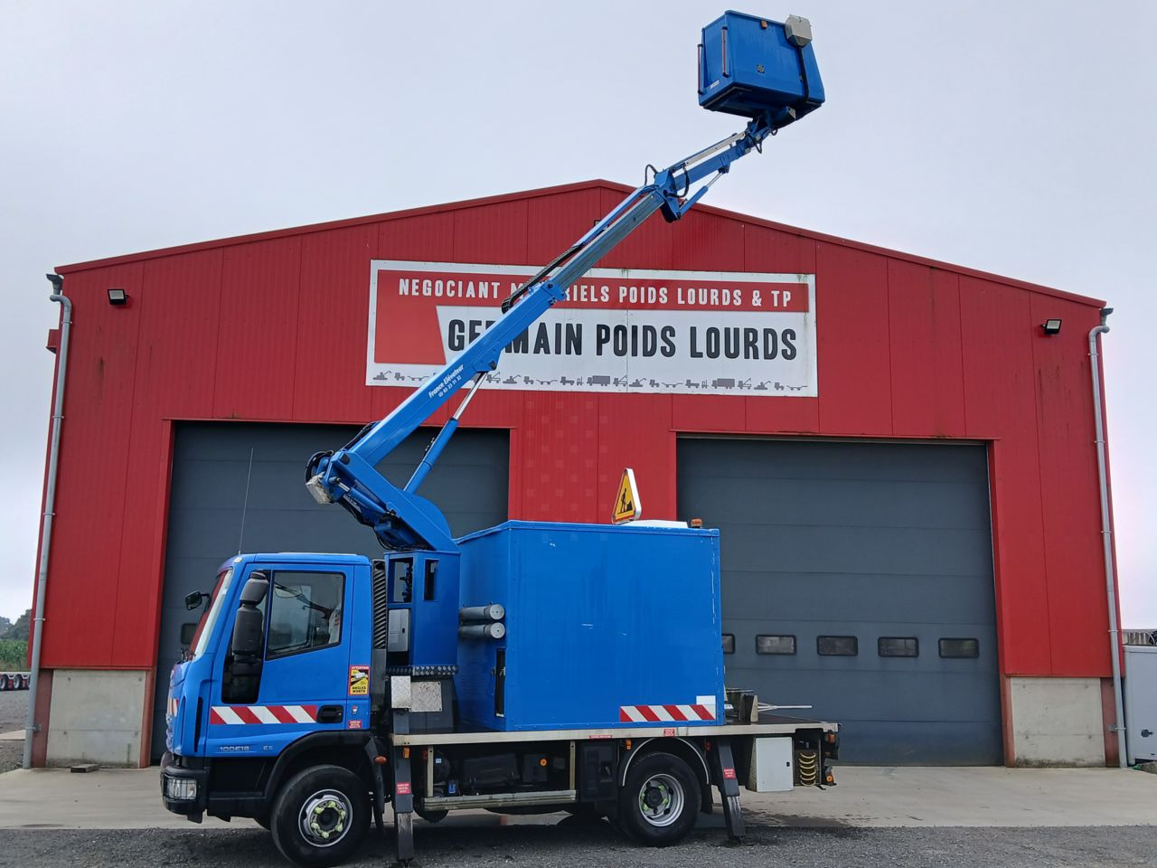 Iveco EUROCAGO 100E18 4x2 Others Truck - منصة محمولة مثبتة على الشاحنة: صورة 1 Iveco EUROCAGO 100E18 4x2 Others Truck - منصة محمولة مثبتة على الشاحنة: صورة 1