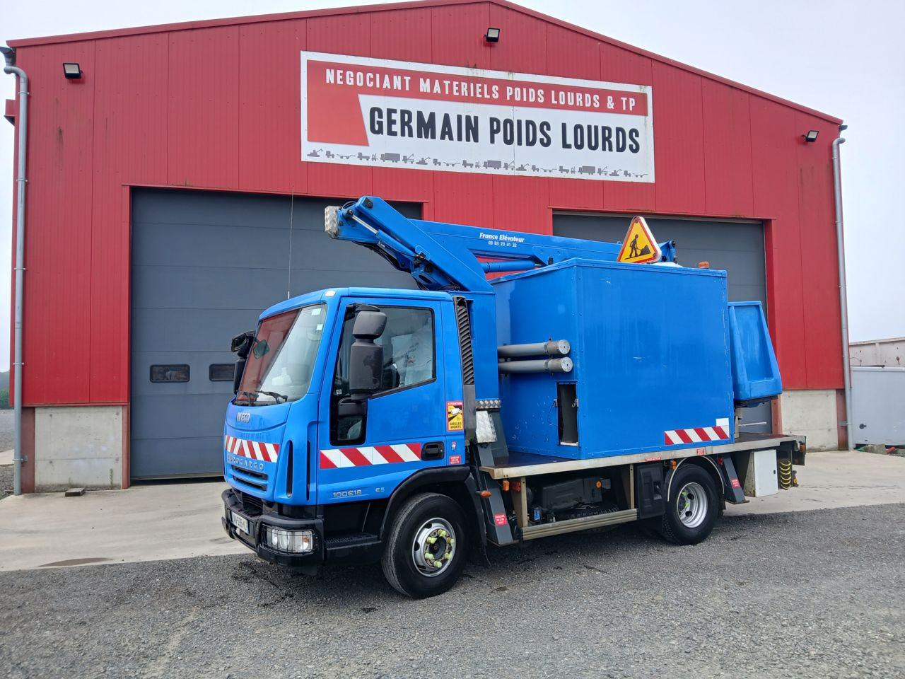 Iveco EUROCAGO 100E18 4x2 Others Truck - منصة محمولة مثبتة على الشاحنة: صورة 2 Iveco EUROCAGO 100E18 4x2 Others Truck - منصة محمولة مثبتة على الشاحنة: صورة 2