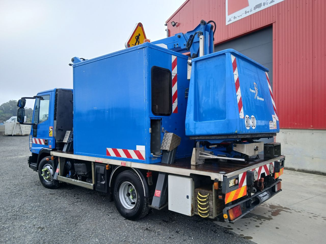 Iveco EUROCAGO 100E18 4x2 Others Truck - منصة محمولة مثبتة على الشاحنة: صورة 5 Iveco EUROCAGO 100E18 4x2 Others Truck - منصة محمولة مثبتة على الشاحنة: صورة 5