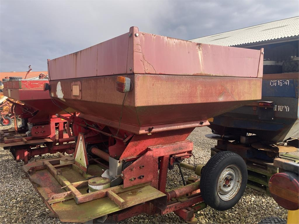 Bredal B2 LIFTOPHÆNGT - آلة نشر السماد: صورة 1 Bredal B2 LIFTOPHÆNGT - آلة نشر السماد: صورة 1