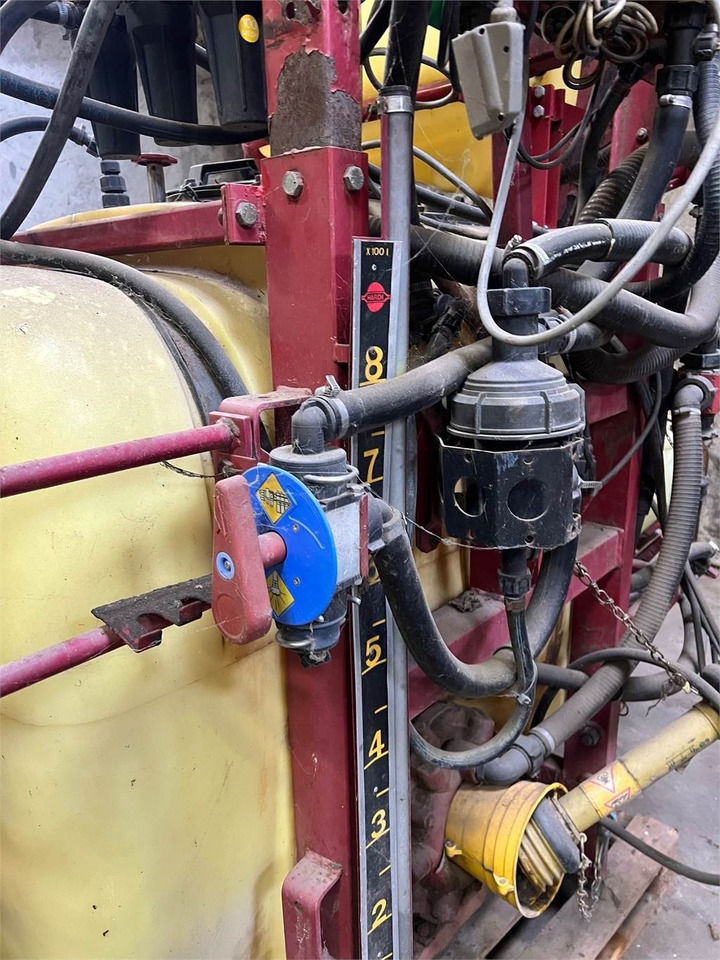 Hardi 800 L MED 12 BOM - رشاش معلق على جرار: صورة 4 Hardi 800 L MED 12 BOM - رشاش معلق على جرار: صورة 4