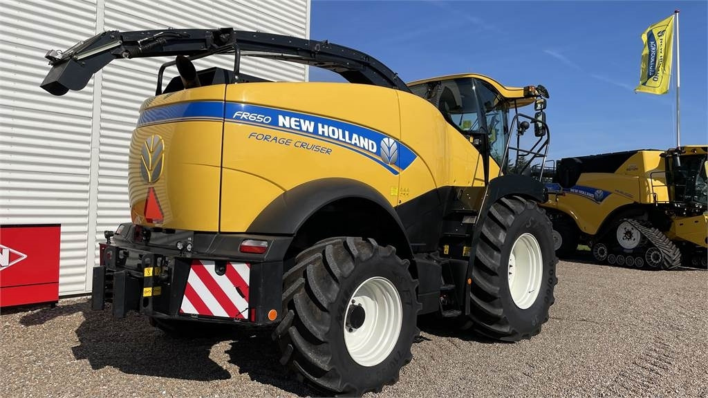 New Holland FR650 T4B - حصادة الأعلاف: صورة 2 New Holland FR650 T4B - حصادة الأعلاف: صورة 2
