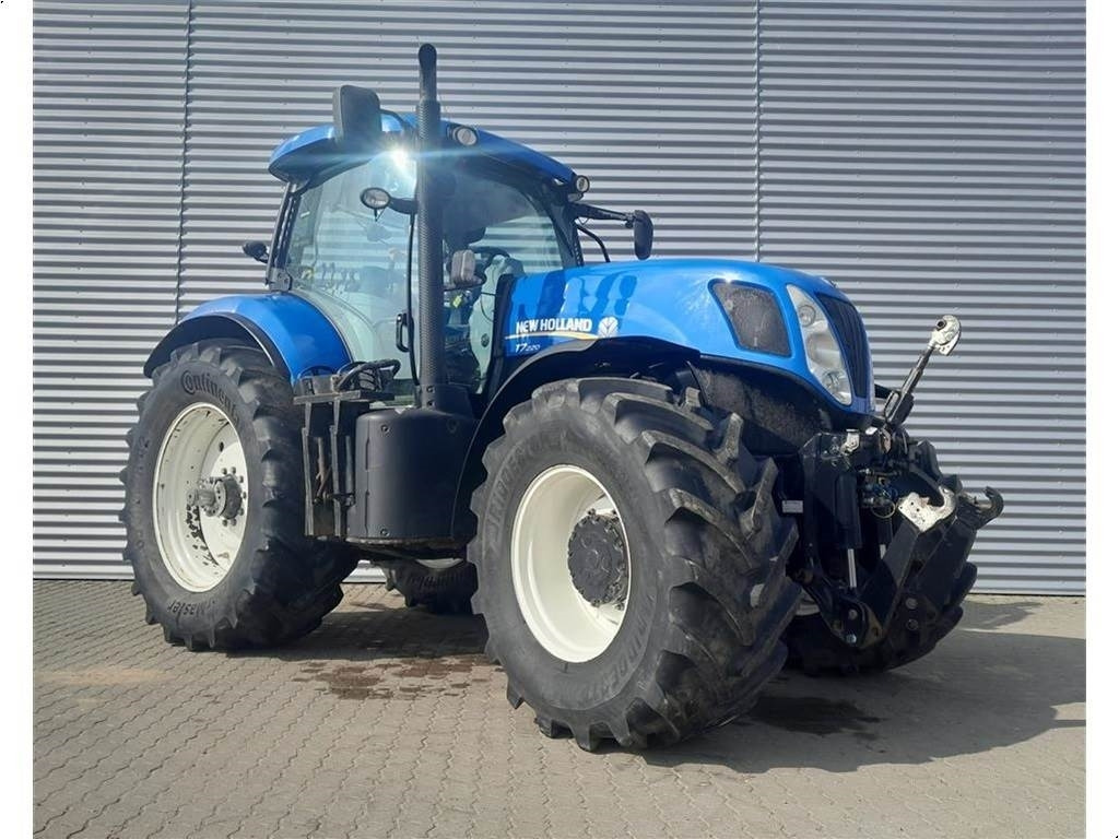 New Holland T7.220 CLASSIC - جرار: صورة 1 New Holland T7.220 CLASSIC - جرار: صورة 1