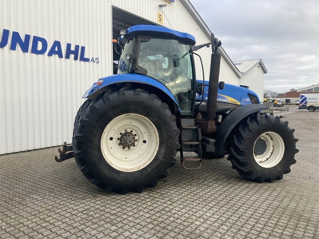 New Holland T7050 - جرار: صورة 2 New Holland T7050 - جرار: صورة 2