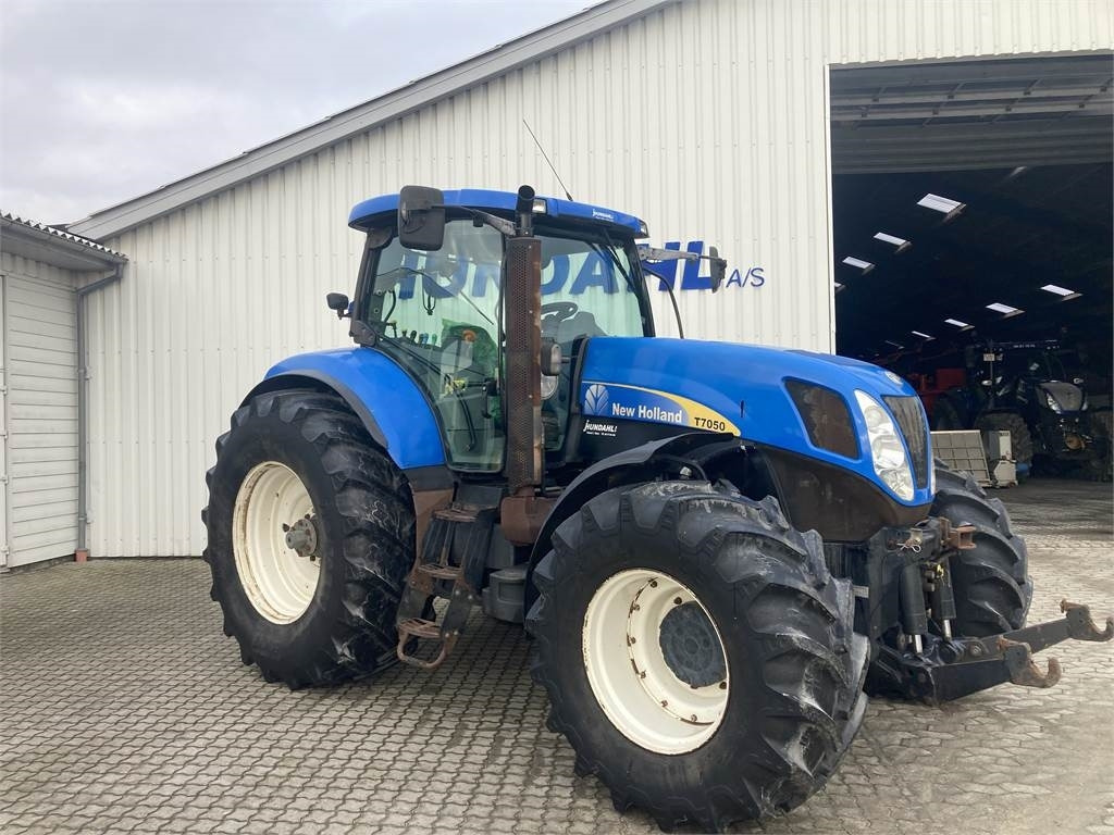 New Holland T7050 - جرار: صورة 1 New Holland T7050 - جرار: صورة 1