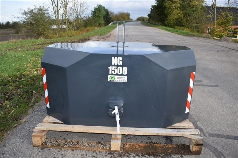 - - - 1500 kilo J-Maskiner - ثقل موازنة - آلات زراعية: صورة 1 - - - 1500 kilo J-Maskiner - ثقل موازنة - آلات زراعية: صورة 1