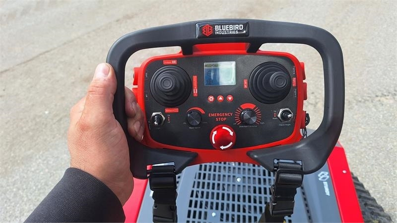 Blue Bird Fm24-70 Fabriks ny - جزازة عشب الحدائق: صورة 5 Blue Bird Fm24-70 Fabriks ny - جزازة عشب الحدائق: صورة 5