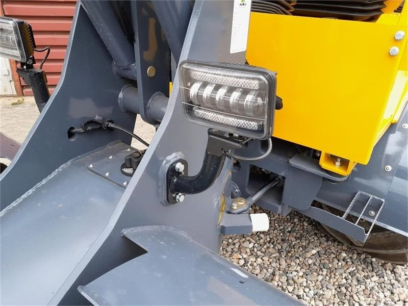 لودر مفصلي صغير Eurotrac W12 F XL: صورة 16